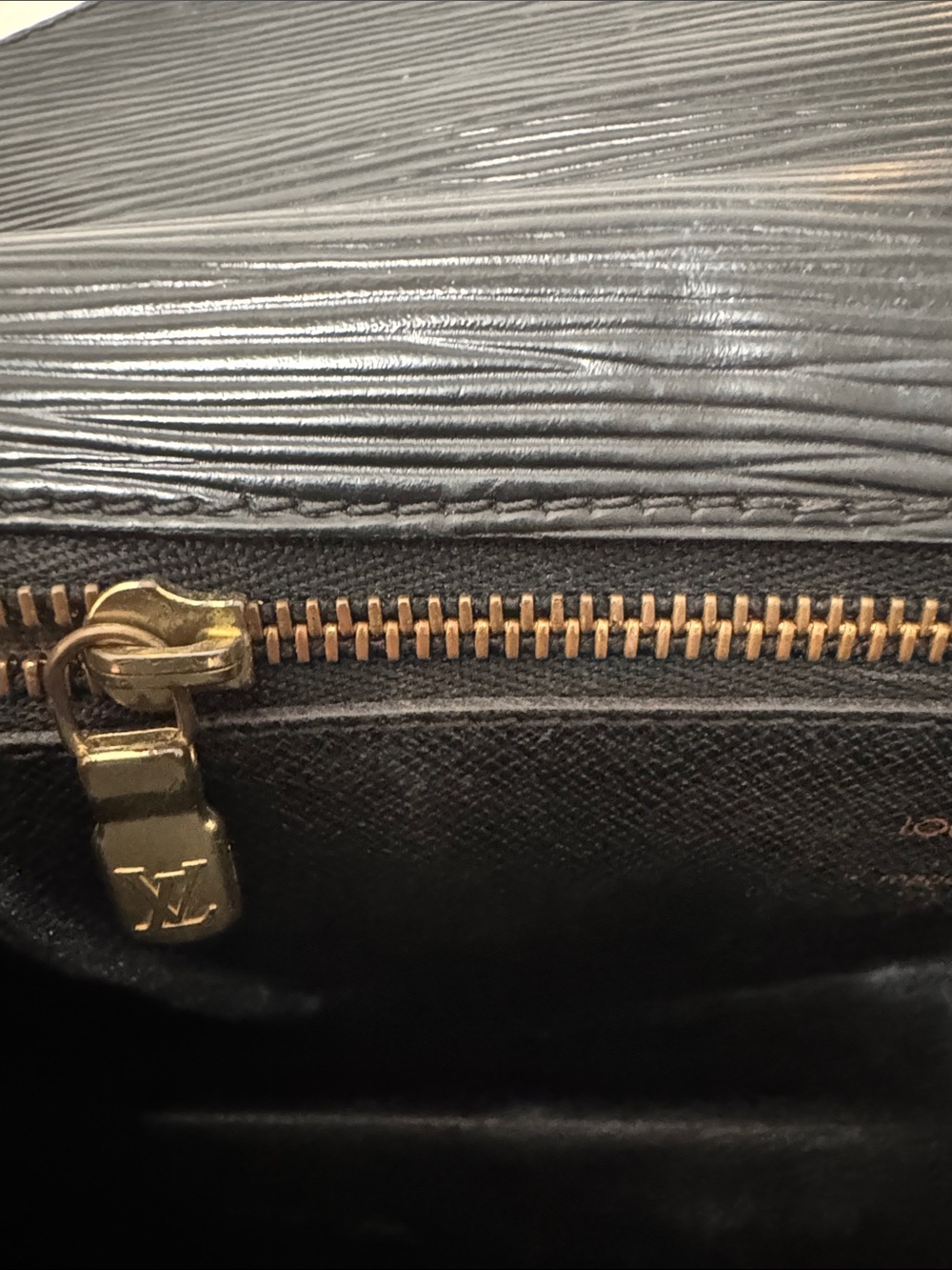 Authentic Louis Vuitton Black Epi Leather Wristlet with Gold S Lock - Picture 11 of 13